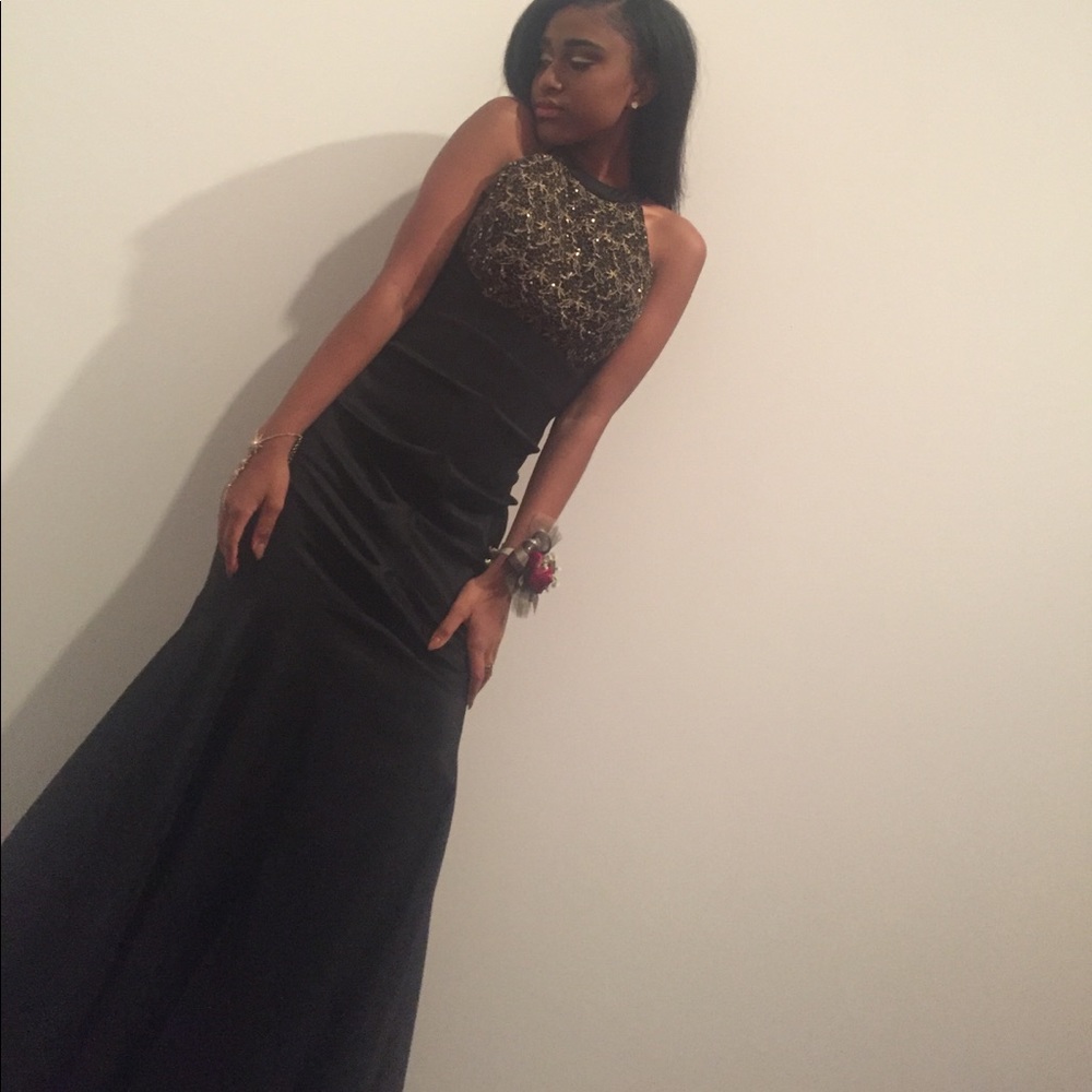 BLACK AND GOLD PROM DRESS